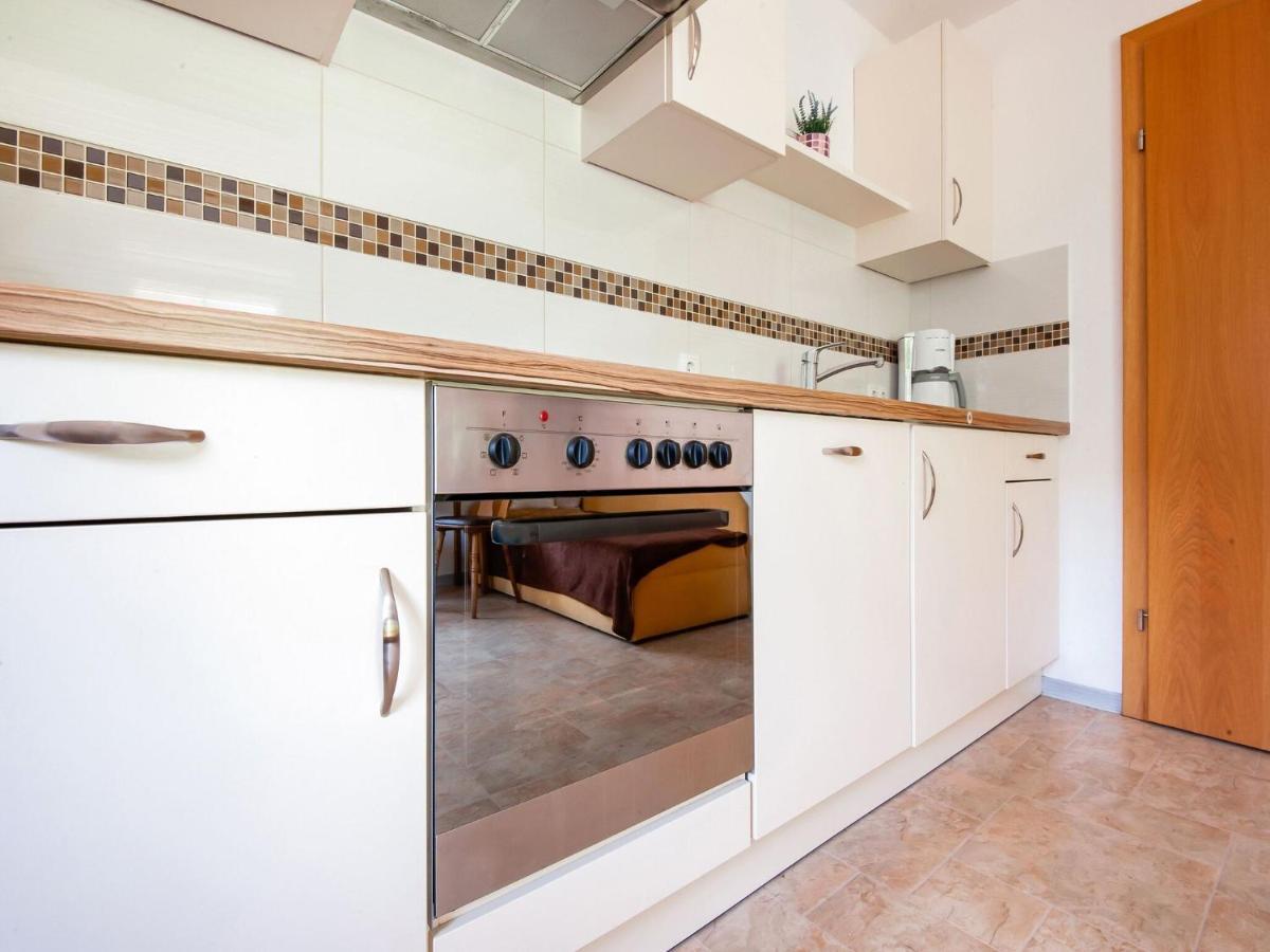 Attractive Apartment In Hainzenberg With Ski Room Екстер'єр фото
