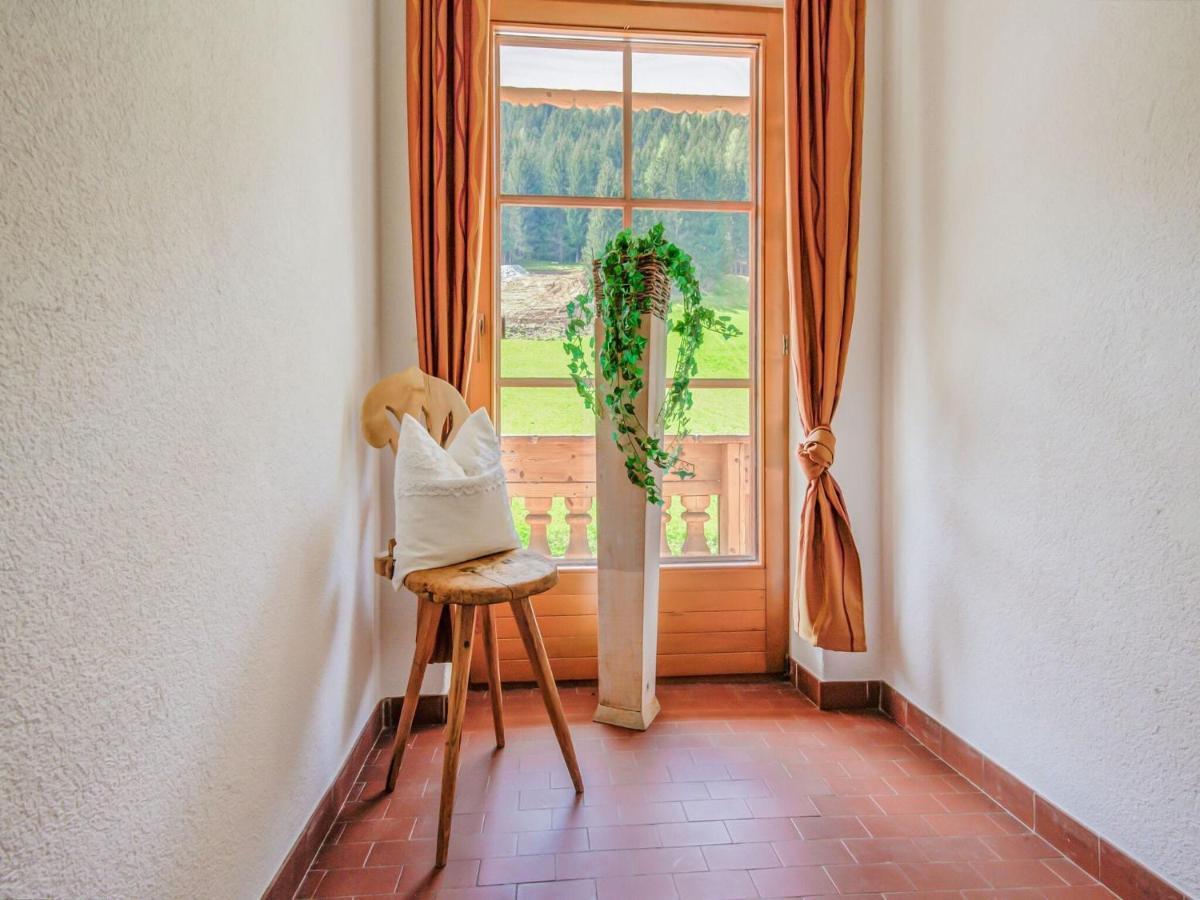 Attractive Apartment In Hainzenberg With Ski Room Екстер'єр фото