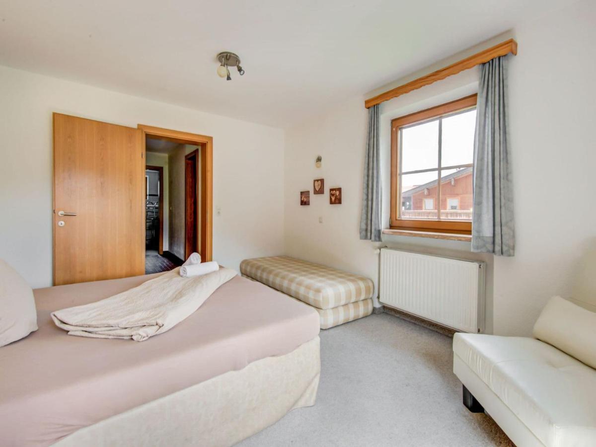 Attractive Apartment In Hainzenberg With Ski Room Екстер'єр фото