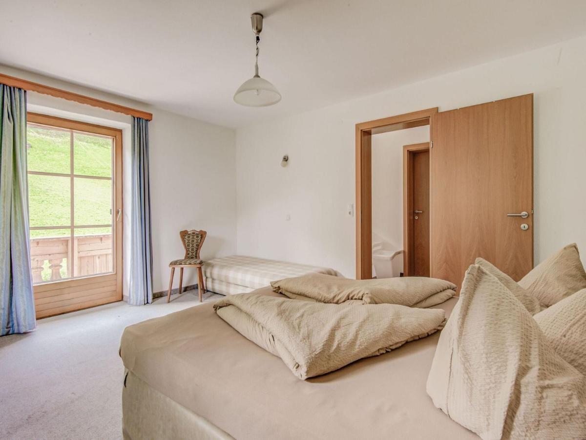 Attractive Apartment In Hainzenberg With Ski Room Екстер'єр фото
