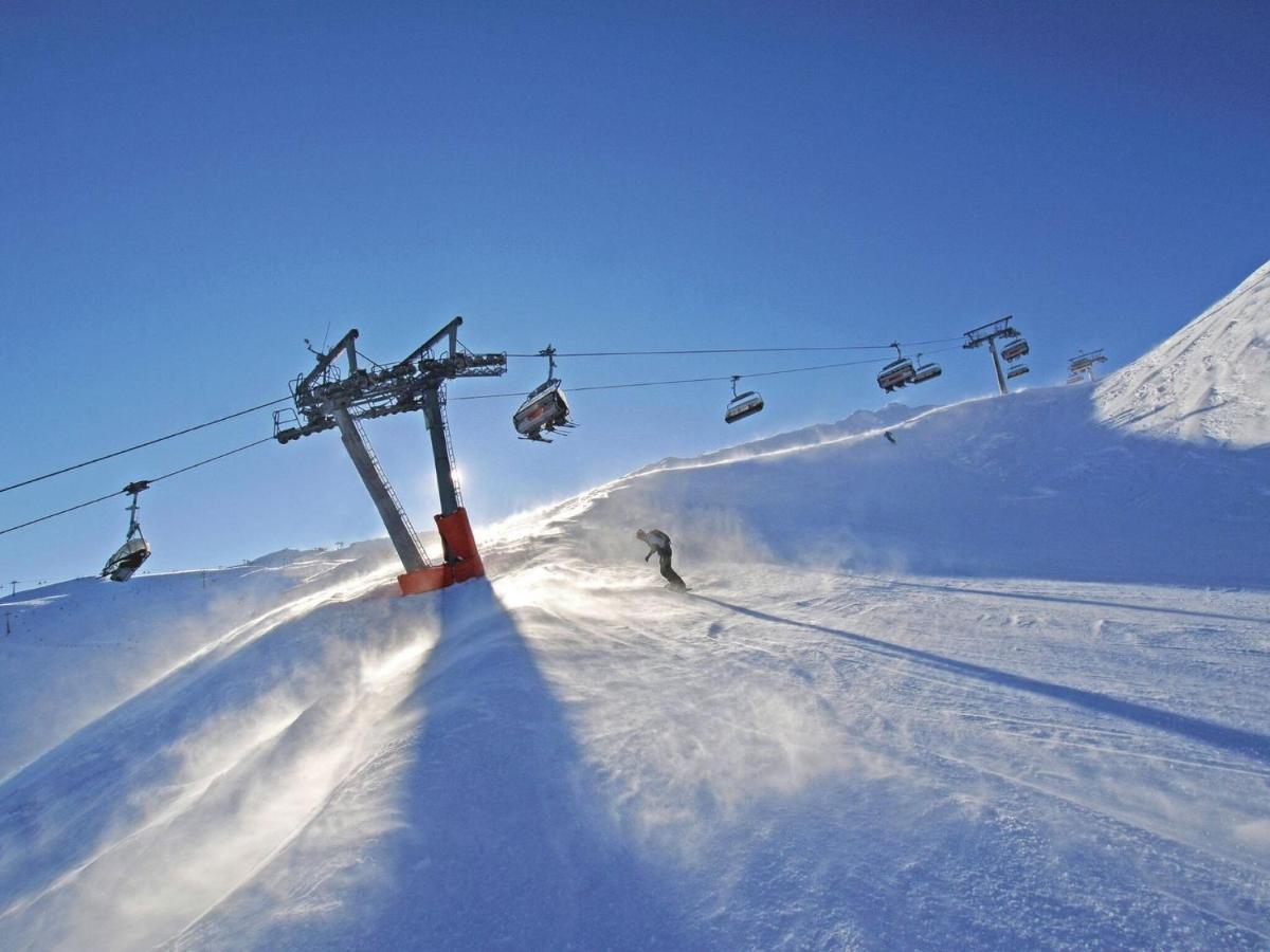 Attractive Apartment In Hainzenberg With Ski Room Екстер'єр фото