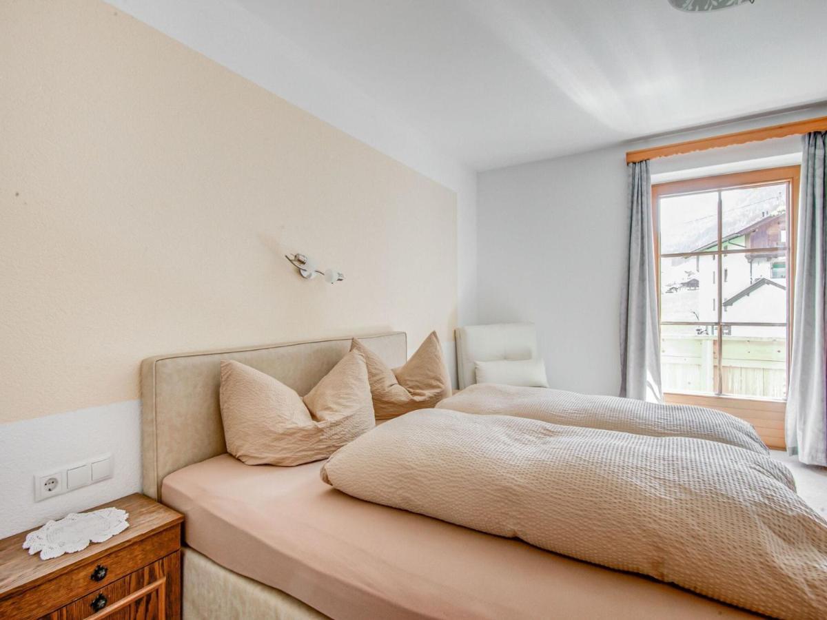 Attractive Apartment In Hainzenberg With Ski Room Екстер'єр фото