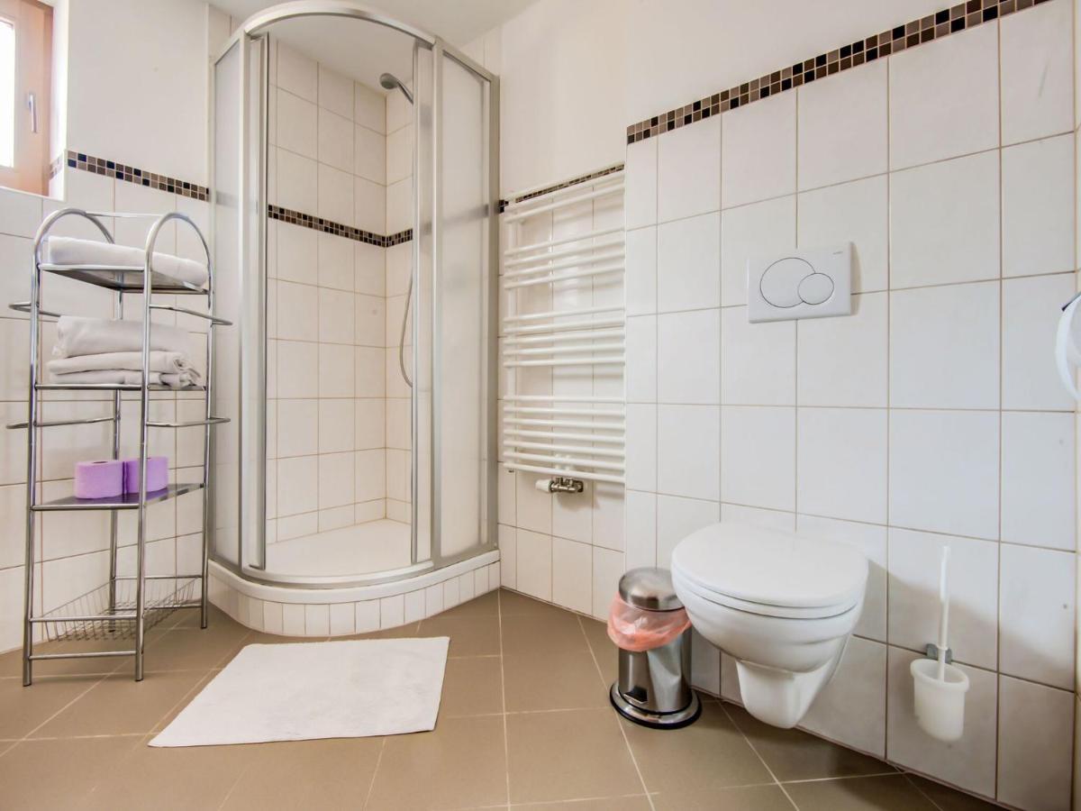 Attractive Apartment In Hainzenberg With Ski Room Екстер'єр фото
