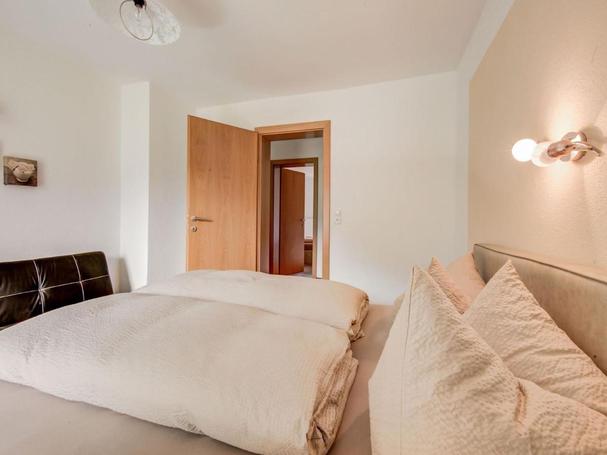 Attractive Apartment In Hainzenberg With Ski Room Екстер'єр фото